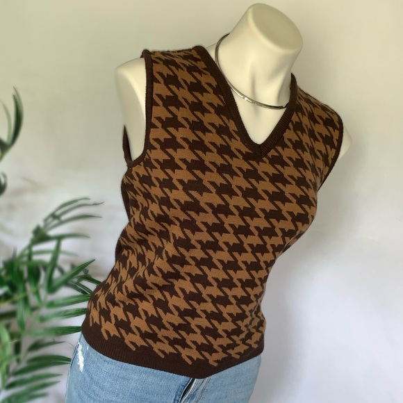 v i n t a g e :: Preppy Houndstooth Sleeveless Knit Sweater Vest Top - Picture 8 of 11